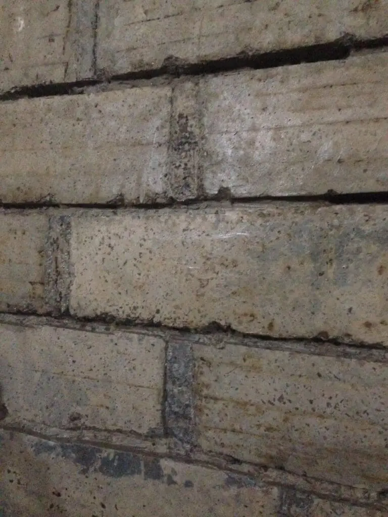 Вимиті та чисті фундаменті блоки