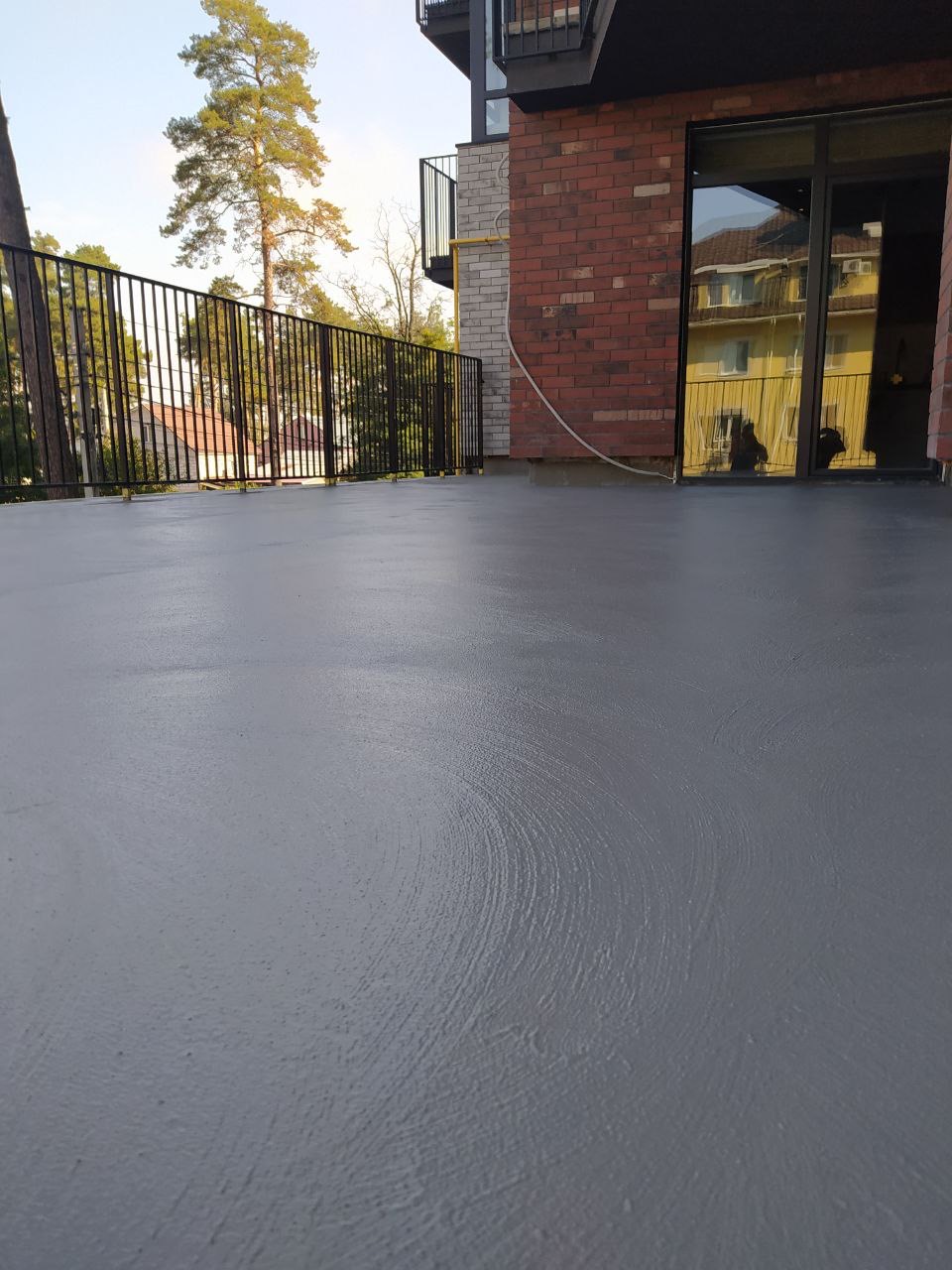 Нанесена гідроізоляція балкону в 2 шари