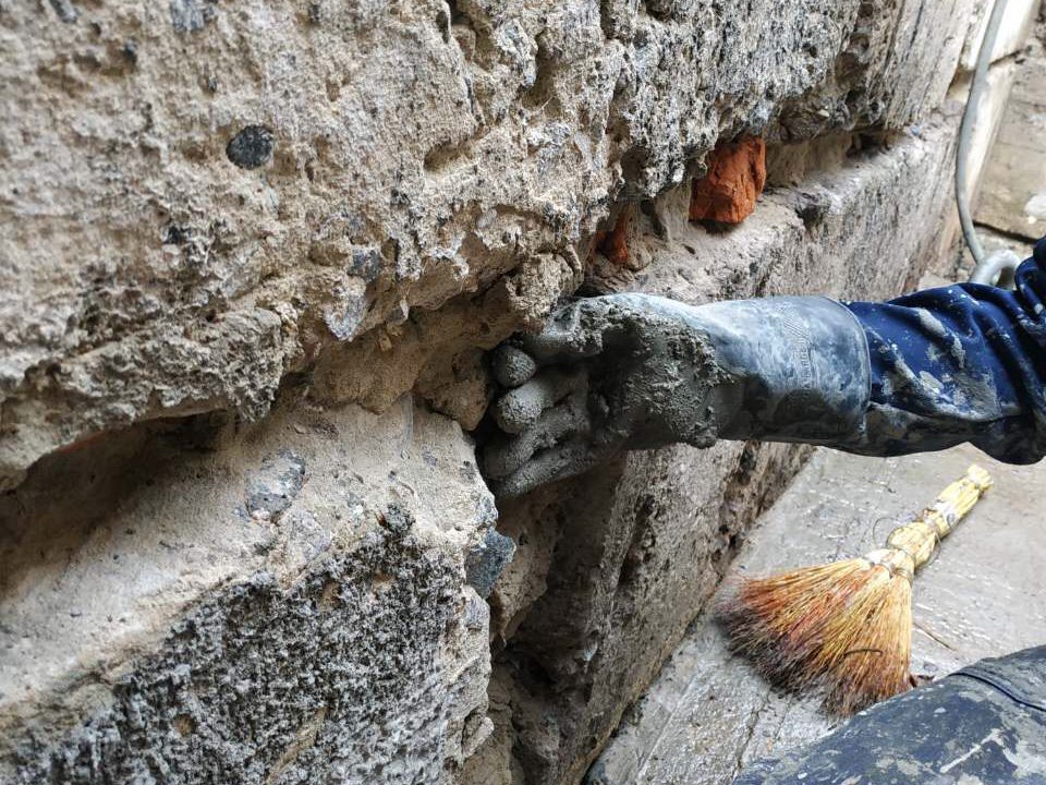 Ремонт підземних зерносховищ перед нанесенням гідроізоляції. Волинська обл.