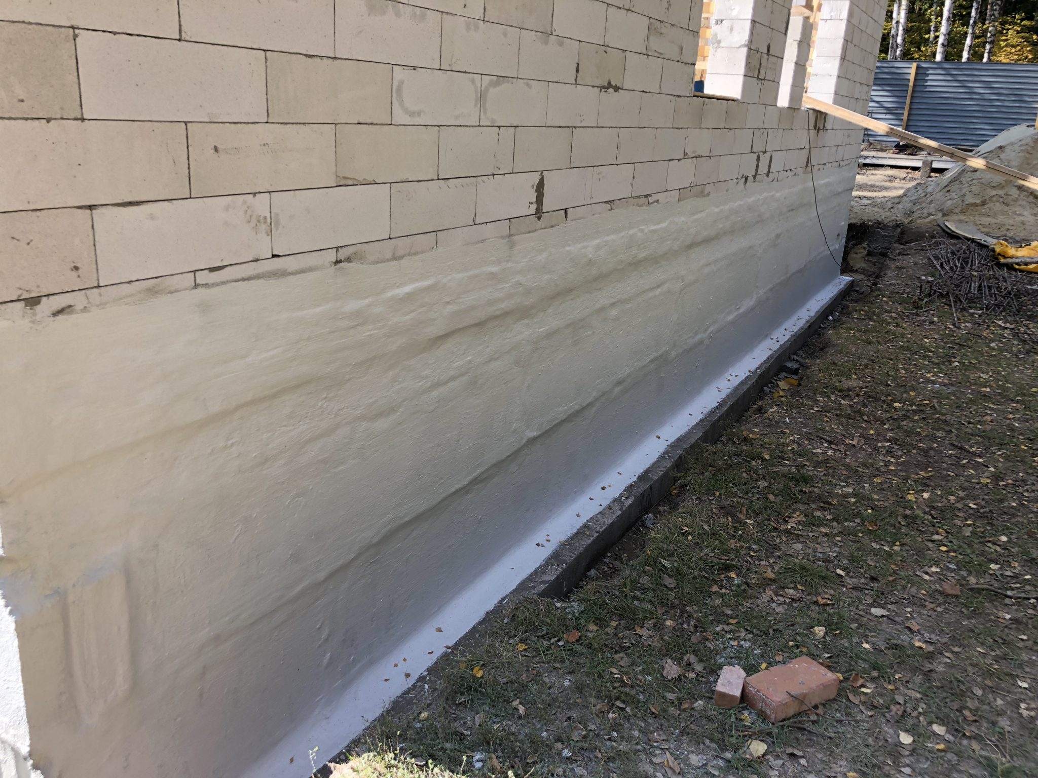 Зовнішня гідроізоляція фундаменту з блоків