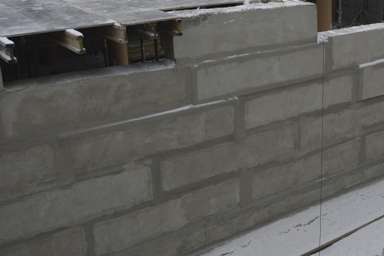 Виконане нанесення еластичної гідроізоляції на шви фундаменту