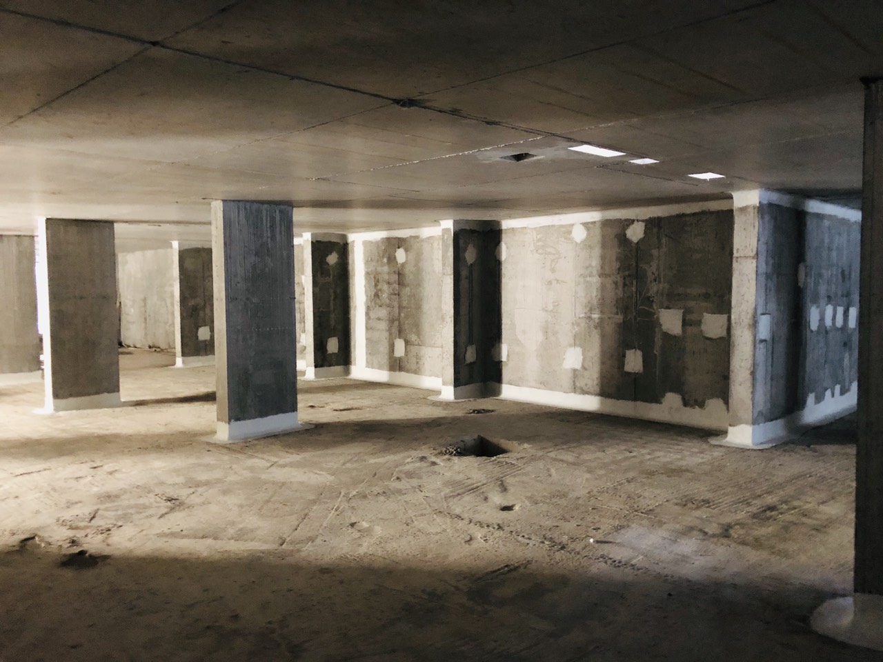 Виконане улаштування гідроізоляції на примикання та отвори з-під опалубки