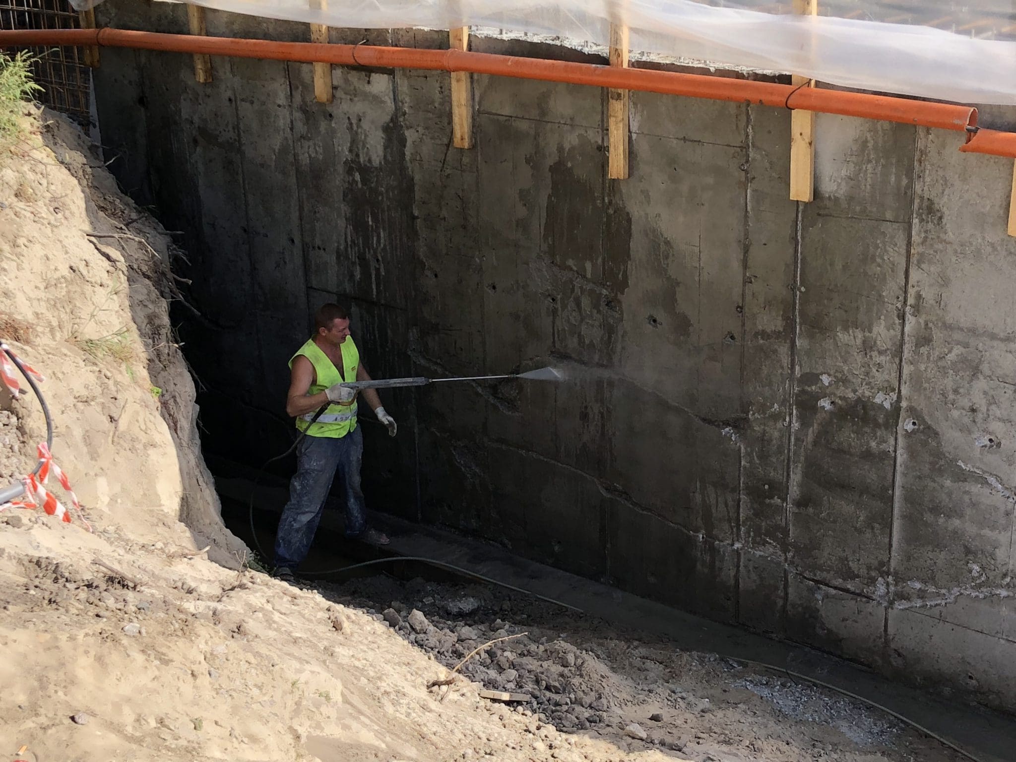 Мийка бетонного монолітного фундаменту