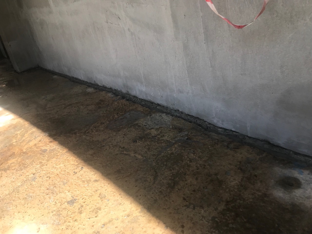 Виконана штроба на примиканнях фундаменту