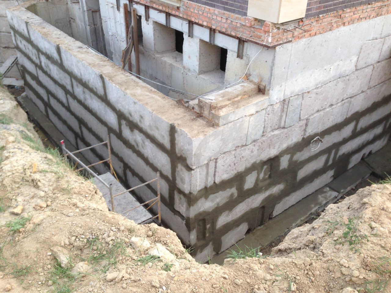 Запаковані міжблочні шви у фундаменті