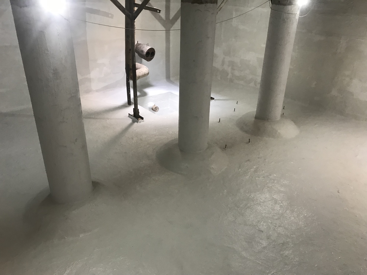 Виконана обмазувальна гідроізоляція резервуарів зсередини