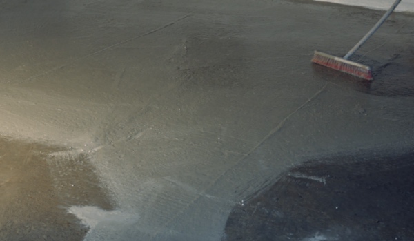 Нанесення гідроізоляції на горизонтальну плиту